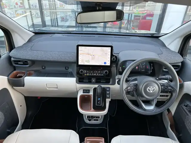 トヨタ シエンタ ハイブリッド Z 千葉県 2025(令7)年 0.3万km ダークグレー 10.5インチディスプレイオーディオ/(フルセグTV/Bluetooth/AppleCarPlay/Androidauto)/全方位カメラ/衝突被害軽減システム/車線逸脱警報/クルーズコントロール/シートカバー/両側パワースライドドア/横滑り防止装置/ETC2.0/アイドリングストップ/LEDヘッドライト/フォグランプ/オートライト/ウィンカーミラー/電動格納ミラー/純正15インチAW/シートヒーター/ステアリングヒーター/プッシュスタート/スマートキー/フロアマット/ドアバイザー