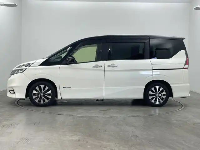 日産 セレナ ハイウェイスター 群馬県 2017(平29)年 7.4万km ブリリアントホワイトパール 2トーン 純正９型ナビ　純正１１型後席モニター　バックカメラ　衝突被害軽減ブレーキ　車線逸脱警報　両側パワースライドドア　クルーズコントロール　オートライト　純正アルミホイール１６インチ　ＥＴＣ　禁煙車