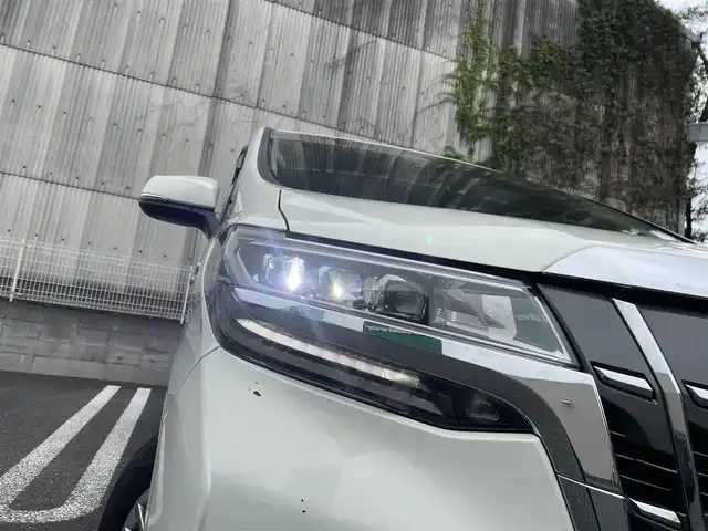 トヨタ アルファードハイブリット G Fパッケージ 埼玉県 2019(令1)年 15.1万km ラグジュアリーホワイトパールクリスタルシャインガラスフレーク /ワンオーナー//4WD//純10.5型メモリナビ//フルセグTV//バックカメラ//フリップダウンモニター//CD/DVD/Bluetooth//ベージュレザーシート//前2席パワーシート&エアシート//前2席&2列目シートヒーター//両側パワースライドドア//パワーバックドア//アダプティブクルーズコントロール//ビルトインETC2.0//スマートキーx2//LEDヘッドライト//デジタルインナーミラー//助手席&2列目オットマン//ステアリングヒーター//PCS 衝突軽減ブレーキ//LTA 車線逸脱抑制機能//ブラインドスポットモニター//パーキングサポートブレーキ//ロードサインアシスト//クリアランスソナー//W.サイド.カーテン.ニーエアバッグ//ABS/横滑り防止装置//コンビステアリング//オートライト/オートハイビーム//ドライブレコーダー(SDカード欠)//前後フォグランプ//プライバシーガラス//ドアバイザー//純正17インチAW//新車時保証書//取扱説明書//ナビ取説