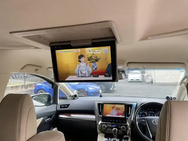 トヨタ アルファードハイブリット G Fパッケージ 埼玉県 2019(令1)年 15.1万km ラグジュアリーホワイトパールクリスタルシャインガラスフレーク /ワンオーナー//4WD//純10.5型メモリナビ//フルセグTV//バックカメラ//フリップダウンモニター//CD/DVD/Bluetooth//ベージュレザーシート//前2席パワーシート&エアシート//前2席&2列目シートヒーター//両側パワースライドドア//パワーバックドア//アダプティブクルーズコントロール//ビルトインETC2.0//スマートキーx2//LEDヘッドライト//デジタルインナーミラー//助手席&2列目オットマン//ステアリングヒーター//PCS 衝突軽減ブレーキ//LTA 車線逸脱抑制機能//ブラインドスポットモニター//パーキングサポートブレーキ//ロードサインアシスト//クリアランスソナー//W.サイド.カーテン.ニーエアバッグ//ABS/横滑り防止装置//コンビステアリング//オートライト/オートハイビーム//ドライブレコーダー(SDカード欠)//前後フォグランプ//プライバシーガラス//ドアバイザー//純正17インチAW//新車時保証書//取扱説明書//ナビ取説