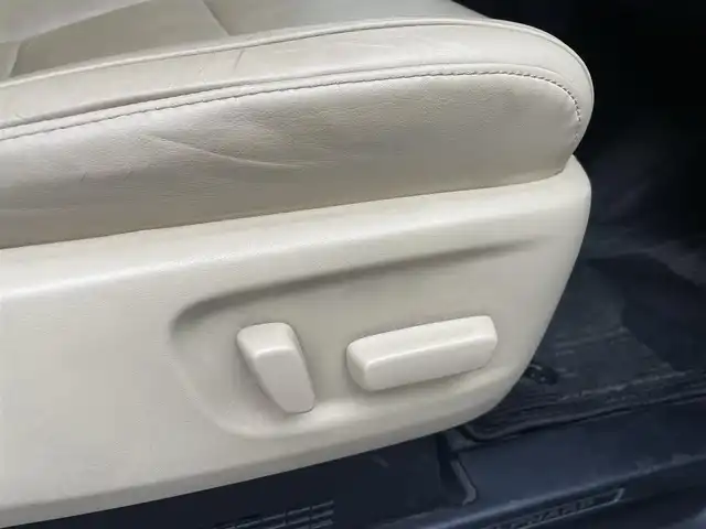 トヨタ アルファードハイブリット G Fパッケージ 埼玉県 2019(令1)年 15.1万km ラグジュアリーホワイトパールクリスタルシャインガラスフレーク /ワンオーナー//4WD//純10.5型メモリナビ//フルセグTV//バックカメラ//フリップダウンモニター//CD/DVD/Bluetooth//ベージュレザーシート//前2席パワーシート&エアシート//前2席&2列目シートヒーター//両側パワースライドドア//パワーバックドア//アダプティブクルーズコントロール//ビルトインETC2.0//スマートキーx2//LEDヘッドライト//デジタルインナーミラー//助手席&2列目オットマン//ステアリングヒーター//PCS 衝突軽減ブレーキ//LTA 車線逸脱抑制機能//ブラインドスポットモニター//パーキングサポートブレーキ//ロードサインアシスト//クリアランスソナー//W.サイド.カーテン.ニーエアバッグ//ABS/横滑り防止装置//コンビステアリング//オートライト/オートハイビーム//ドライブレコーダー(SDカード欠)//前後フォグランプ//プライバシーガラス//ドアバイザー//純正17インチAW//新車時保証書//取扱説明書//ナビ取説