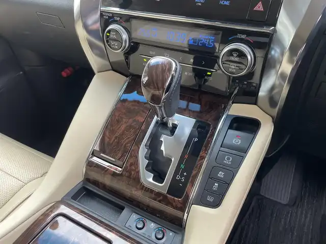 トヨタ アルファードハイブリット G Fパッケージ 埼玉県 2019(令1)年 15.1万km ラグジュアリーホワイトパールクリスタルシャインガラスフレーク /ワンオーナー//4WD//純10.5型メモリナビ//フルセグTV//バックカメラ//フリップダウンモニター//CD/DVD/Bluetooth//ベージュレザーシート//前2席パワーシート&エアシート//前2席&2列目シートヒーター//両側パワースライドドア//パワーバックドア//アダプティブクルーズコントロール//ビルトインETC2.0//スマートキーx2//LEDヘッドライト//デジタルインナーミラー//助手席&2列目オットマン//ステアリングヒーター//PCS 衝突軽減ブレーキ//LTA 車線逸脱抑制機能//ブラインドスポットモニター//パーキングサポートブレーキ//ロードサインアシスト//クリアランスソナー//W.サイド.カーテン.ニーエアバッグ//ABS/横滑り防止装置//コンビステアリング//オートライト/オートハイビーム//ドライブレコーダー(SDカード欠)//前後フォグランプ//プライバシーガラス//ドアバイザー//純正17インチAW//新車時保証書//取扱説明書//ナビ取説