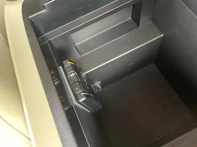 トヨタ アルファードハイブリット G Fパッケージ 埼玉県 2019(令1)年 15.1万km ラグジュアリーホワイトパールクリスタルシャインガラスフレーク /ワンオーナー//4WD//純10.5型メモリナビ//フルセグTV//バックカメラ//フリップダウンモニター//CD/DVD/Bluetooth//ベージュレザーシート//前2席パワーシート&エアシート//前2席&2列目シートヒーター//両側パワースライドドア//パワーバックドア//アダプティブクルーズコントロール//ビルトインETC2.0//スマートキーx2//LEDヘッドライト//デジタルインナーミラー//助手席&2列目オットマン//ステアリングヒーター//PCS 衝突軽減ブレーキ//LTA 車線逸脱抑制機能//ブラインドスポットモニター//パーキングサポートブレーキ//ロードサインアシスト//クリアランスソナー//W.サイド.カーテン.ニーエアバッグ//ABS/横滑り防止装置//コンビステアリング//オートライト/オートハイビーム//ドライブレコーダー(SDカード欠)//前後フォグランプ//プライバシーガラス//ドアバイザー//純正17インチAW//新車時保証書//取扱説明書//ナビ取説