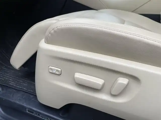 トヨタ アルファードハイブリット G Fパッケージ 埼玉県 2019(令1)年 15.1万km ラグジュアリーホワイトパールクリスタルシャインガラスフレーク /ワンオーナー//4WD//純10.5型メモリナビ//フルセグTV//バックカメラ//フリップダウンモニター//CD/DVD/Bluetooth//ベージュレザーシート//前2席パワーシート&エアシート//前2席&2列目シートヒーター//両側パワースライドドア//パワーバックドア//アダプティブクルーズコントロール//ビルトインETC2.0//スマートキーx2//LEDヘッドライト//デジタルインナーミラー//助手席&2列目オットマン//ステアリングヒーター//PCS 衝突軽減ブレーキ//LTA 車線逸脱抑制機能//ブラインドスポットモニター//パーキングサポートブレーキ//ロードサインアシスト//クリアランスソナー//W.サイド.カーテン.ニーエアバッグ//ABS/横滑り防止装置//コンビステアリング//オートライト/オートハイビーム//ドライブレコーダー(SDカード欠)//前後フォグランプ//プライバシーガラス//ドアバイザー//純正17インチAW//新車時保証書//取扱説明書//ナビ取説