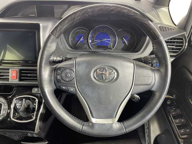 トヨタ エスクァイア ハイブリッド Gi 神奈川県 2020(令2)年 6.1万km ブラック 純正9インチSDナビ【NSZT-Y68T】/Bluetooth・CD・AM・FM・TV・SD/セーフティセンス/両側パワースライドドア/クルーズコントロール/インテリジェントクリアランスソナー/シートヒーター/TRDフロントエアロ/ETC2.0/バックカメラ/純正15インチアルミホイール/オートマチックハイビーム/プリクラッシュセーフティシステム/レーンディパーチャーアラート/先行車発進告知機能