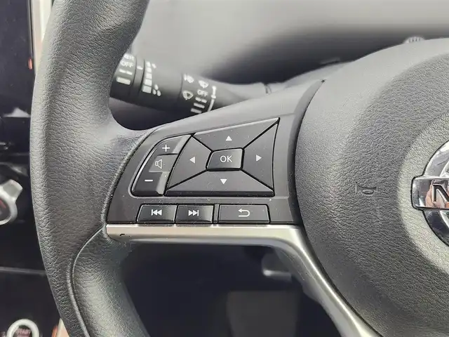 日産 セレナ X Vセレクション 愛知県 2018(平30)年 9.9万km ブリリアントシルバー 純正ナビ/（CD/DVD/BT/フルセグ）/社外フリップダウンモニター/全方位カメラ/ETC/ドラレコ/クルーズコントロール/ステアスイッチ/両側パワースライドドア/ロールサンシェード/オートライト/LEDヘッドライト/純正フロアマット/社外アルミホイール/スマートキー/プッシュスタート