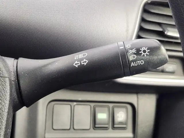 日産 セレナ X Vセレクション 愛知県 2018(平30)年 9.9万km ブリリアントシルバー 純正ナビ/（CD/DVD/BT/フルセグ）/社外フリップダウンモニター/全方位カメラ/ETC/ドラレコ/クルーズコントロール/ステアスイッチ/両側パワースライドドア/ロールサンシェード/オートライト/LEDヘッドライト/純正フロアマット/社外アルミホイール/スマートキー/プッシュスタート