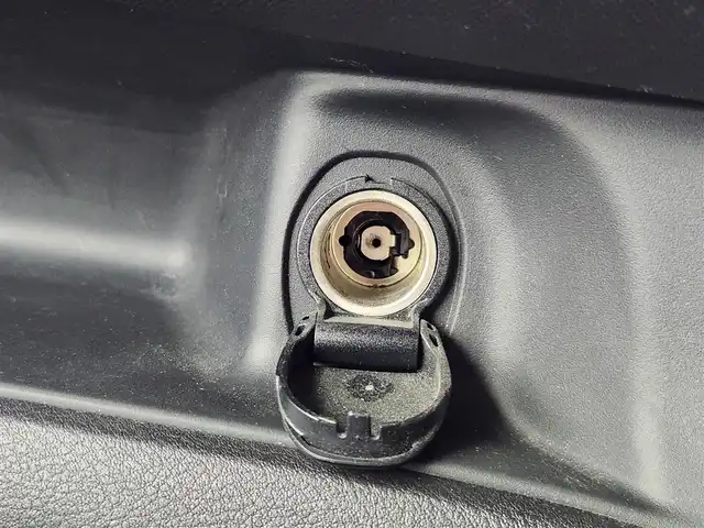 日産 セレナ X Vセレクション 愛知県 2018(平30)年 9.9万km ブリリアントシルバー 純正ナビ/（CD/DVD/BT/フルセグ）/社外フリップダウンモニター/全方位カメラ/ETC/ドラレコ/クルーズコントロール/ステアスイッチ/両側パワースライドドア/ロールサンシェード/オートライト/LEDヘッドライト/純正フロアマット/社外アルミホイール/スマートキー/プッシュスタート