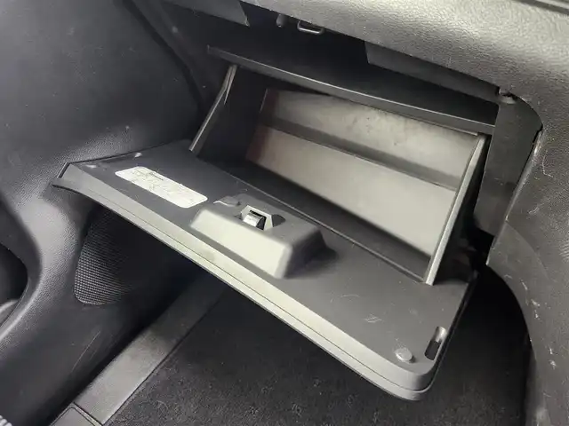 日産 セレナ X Vセレクション 愛知県 2018(平30)年 9.9万km ブリリアントシルバー 純正ナビ/（CD/DVD/BT/フルセグ）/社外フリップダウンモニター/全方位カメラ/ETC/ドラレコ/クルーズコントロール/ステアスイッチ/両側パワースライドドア/ロールサンシェード/オートライト/LEDヘッドライト/純正フロアマット/社外アルミホイール/スマートキー/プッシュスタート