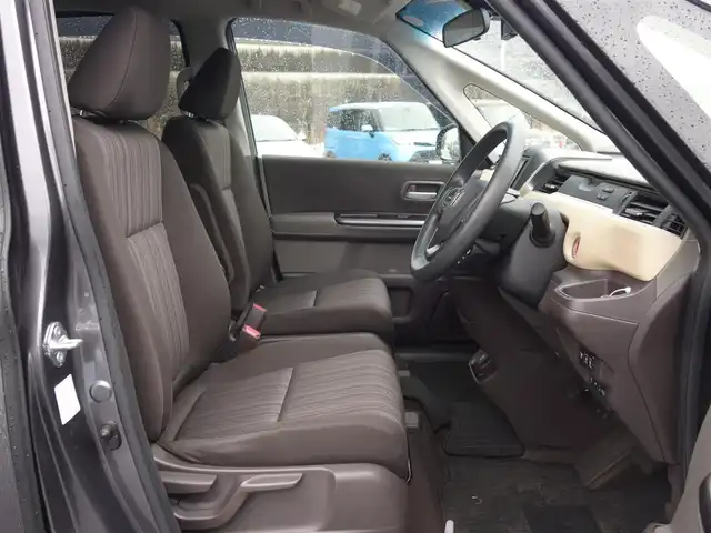 ホンダ フリード ハイブリット G ホンダセンシング 山形県 2018(平30)年 1.6万km モダンスティールM 4WD/ホンダセンシング/メモリナビ/　　【CD ワンセグ USB AUX】/バックカメラ/両側パワースライドドア/レーダークルーズコントロール/LEDオートライト/シートヒーター/ドライブレコーダー/アイドリングストップ/ステアリングスイッチ/電動格納ウィンカーミラー/スマートキー×2/ETC