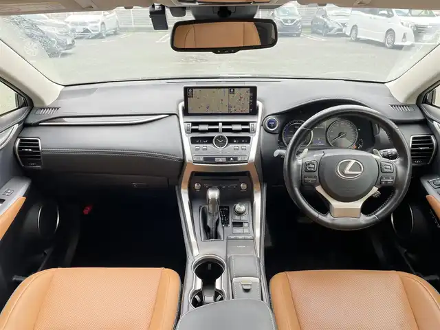 レクサス ＮＸ 300h バージョンL 熊本県 2019(令1)年 4.1万km グラファイトブラックガラスフレーク 革シート/衝突軽減ブレーキ/プッシュスタート/純正ナビ/（CD・DVD・フルセグTV・BTオーディオ・SD）/バックカメラ/ビルトインETC/ドライブレコーダー/純正18インチAW/レーダークルーズ/パドルシフト/前席パワーシート・右前席シートメモリー/前席シートヒーター・エアーシート/ステアリングヒーター/パワーバックドア/LEDヘッドライト/オートライト/フォグライト/前後コーナーセンサー/横滑り防止装置/ウィンカーミラー/純正フロアマット/新車保証書/取扱説明書/スマートスペアキー×1本/カード型キー×1本