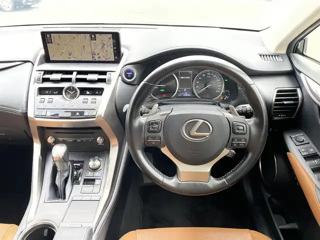 レクサス ＮＸ 300h バージョンL 熊本県 2019(令1)年 4.1万km グラファイトブラックガラスフレーク 革シート/衝突軽減ブレーキ/プッシュスタート/純正ナビ/（CD・DVD・フルセグTV・BTオーディオ・SD）/バックカメラ/ビルトインETC/ドライブレコーダー/純正18インチAW/レーダークルーズ/パドルシフト/前席パワーシート・右前席シートメモリー/前席シートヒーター・エアーシート/ステアリングヒーター/パワーバックドア/LEDヘッドライト/オートライト/フォグライト/前後コーナーセンサー/横滑り防止装置/ウィンカーミラー/純正フロアマット/新車保証書/取扱説明書/スマートスペアキー×1本/カード型キー×1本