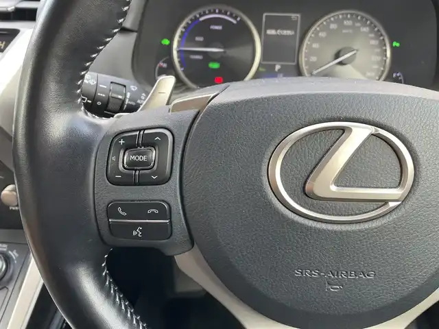 レクサス ＮＸ 300h バージョンL 熊本県 2019(令1)年 4.1万km グラファイトブラックガラスフレーク 革シート/衝突軽減ブレーキ/プッシュスタート/純正ナビ/（CD・DVD・フルセグTV・BTオーディオ・SD）/バックカメラ/ビルトインETC/ドライブレコーダー/純正18インチAW/レーダークルーズ/パドルシフト/前席パワーシート・右前席シートメモリー/前席シートヒーター・エアーシート/ステアリングヒーター/パワーバックドア/LEDヘッドライト/オートライト/フォグライト/前後コーナーセンサー/横滑り防止装置/ウィンカーミラー/純正フロアマット/新車保証書/取扱説明書/スマートスペアキー×1本/カード型キー×1本