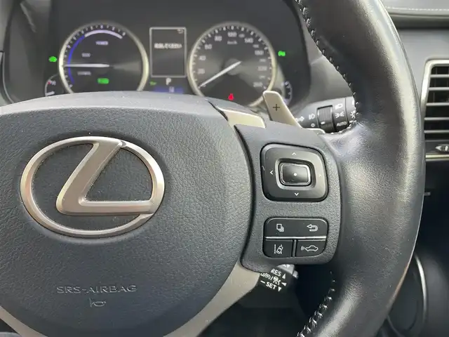 レクサス ＮＸ 300h バージョンL 熊本県 2019(令1)年 4.1万km グラファイトブラックガラスフレーク 革シート/衝突軽減ブレーキ/プッシュスタート/純正ナビ/（CD・DVD・フルセグTV・BTオーディオ・SD）/バックカメラ/ビルトインETC/ドライブレコーダー/純正18インチAW/レーダークルーズ/パドルシフト/前席パワーシート・右前席シートメモリー/前席シートヒーター・エアーシート/ステアリングヒーター/パワーバックドア/LEDヘッドライト/オートライト/フォグライト/前後コーナーセンサー/横滑り防止装置/ウィンカーミラー/純正フロアマット/新車保証書/取扱説明書/スマートスペアキー×1本/カード型キー×1本