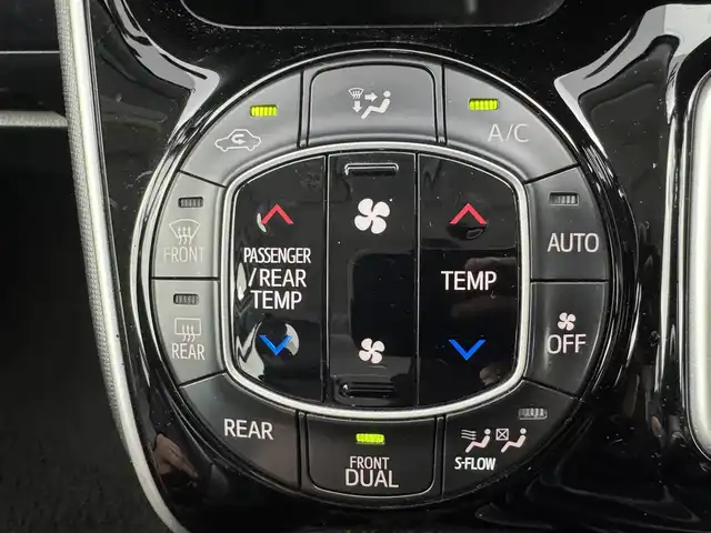トヨタ エスクァイア ハイブリッド Gi 愛知県 2015(平27)年 10.1万km ホワイトパールクリスタルシャイン 11インチリアエンター　/クルーズコントロール　/両側パワースライドドア　/前席シートヒーター　/電動格納ミラー　/オートライト　/ドライブレコーダー　/ETC　/純正AW　