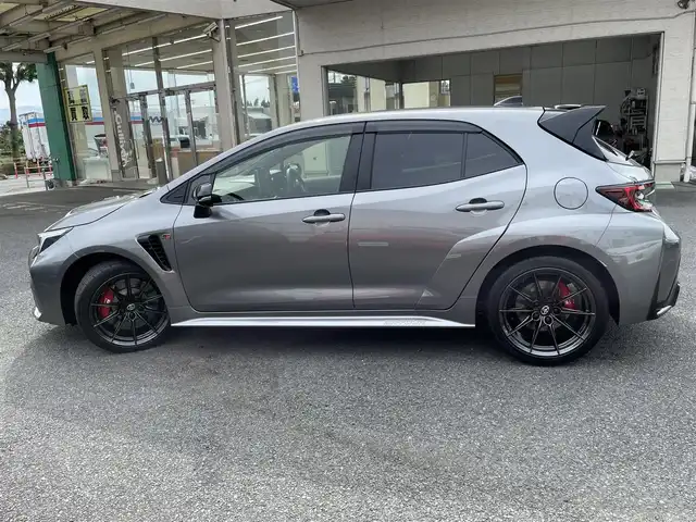 トヨタ ＧＲカローラ RZ 神奈川県 2024(令6)年 0.2万km グレー ワンオーナー/GRリヤスポイラー/カーボンルーフ/BBS製純正18インチAW/GR赤ブレーキキャリパー/JBLスピーカー/HUD/純正10.5インチディスプレイ/純正メモリーナビ・地デジTV/純正USB/BT/Miracast/バックモニター/ビルトインETC2.0/前後ドライブレコーダー/ハーフレザーシート/前席シートヒーター/ステアリングヒーター/トヨタセーフティセンス/レーダークルーズコントロール/PCS/LDA/BSM/RCTA/SEA/RSA/オートハイビーム/コーナーセンサー/寒冷地仕様/プッシュスタート/スマートキー×2/純正フロアマット/保証書・取説あり