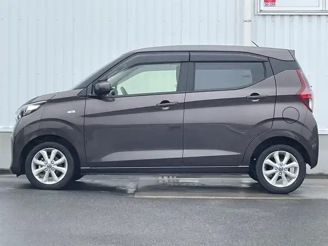 日産 デイズ X 愛媛県 2023(令5)年 0.2万km アッシュブラウンM 純正9インチナビ(Bluetooth)/バックカメラ/フルセグテレビ/ETC/前後ドライブレコーダー/アイドリングストップ/ダウンヒルアシストコントロール/前後コーナーセンサー/オートライト/オートマチックハイビーム/純正フロアマット/純正ドアバイザー/純正アルミホイール/横滑り防止装置/衝突被害軽減システム/スマートキー/プッシュスタート/ABS