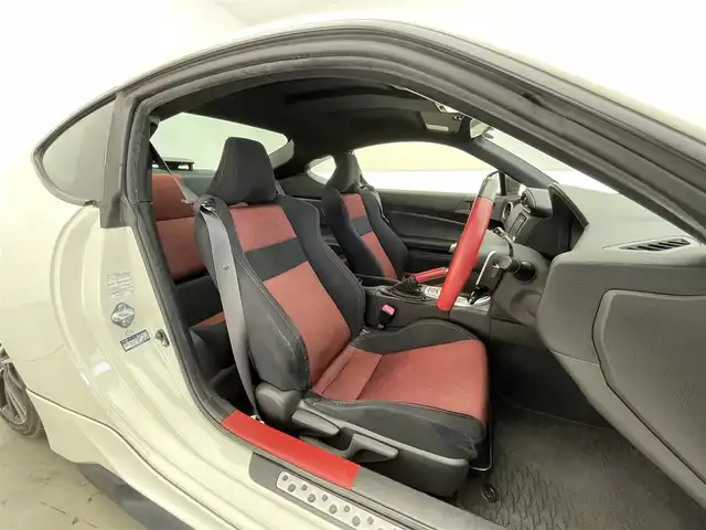 トヨタ ８６ GT 滋賀県 2015(平27)年 4.7万km クリスタルホワイトパール 禁煙車/純正ナビ/ETC/パドルシフト/オートライト/スマートキーｘ２/横滑り防止装置/フォグランプ