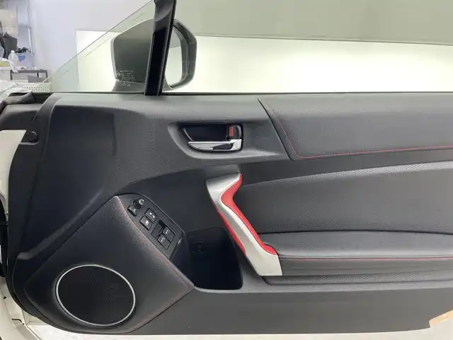 トヨタ ８６ GT 滋賀県 2015(平27)年 4.7万km クリスタルホワイトパール 禁煙車/純正ナビ/ETC/パドルシフト/オートライト/スマートキーｘ２/横滑り防止装置/フォグランプ