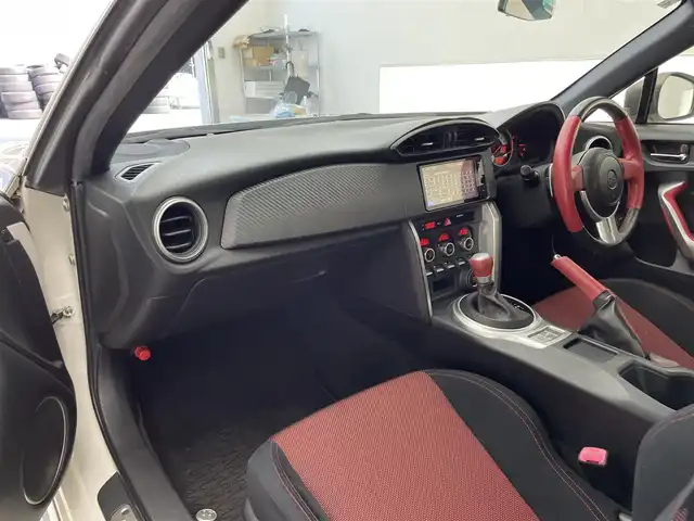 トヨタ ８６ GT 滋賀県 2015(平27)年 4.7万km クリスタルホワイトパール 禁煙車/純正ナビ/ETC/パドルシフト/オートライト/スマートキーｘ２/横滑り防止装置/フォグランプ