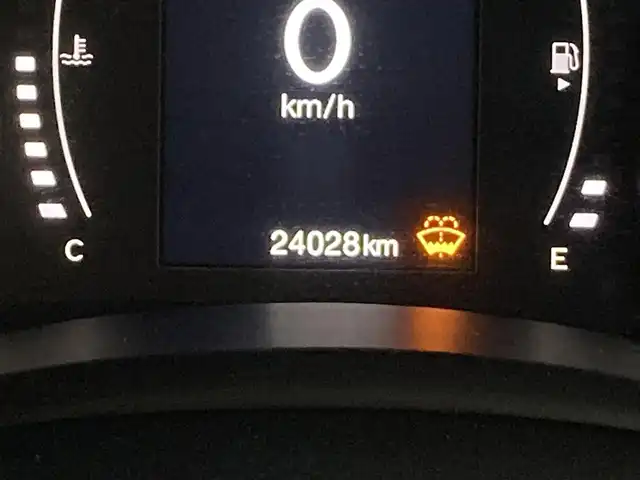 クライスラー・ジープ ジープ レネゲード ナイトイーグル 熊本県 2022(令4)年 2.4万km グレー ・スマートキー/・プッシュスタート/・全面衝突警報ブレーキ/・レーンセンス/・パーキングセンサー/・ブラインドスポットモニター/・アクティブヘッドライト/・クルーズコントロール/・純正ディスプレイオーディオ/　【Bluetooth・USB・AUX】/・バックカメラ/・ETC/・ドライブレコーダー(前後録画)/・純正マット