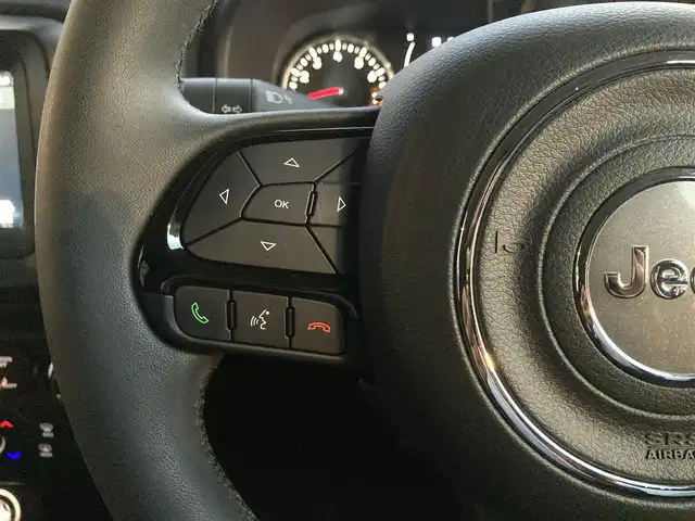 クライスラー・ジープ ジープ レネゲード ナイトイーグル 熊本県 2022(令4)年 2.4万km グレー ・スマートキー/・プッシュスタート/・全面衝突警報ブレーキ/・レーンセンス/・パーキングセンサー/・ブラインドスポットモニター/・アクティブヘッドライト/・クルーズコントロール/・純正ディスプレイオーディオ/　【Bluetooth・USB・AUX】/・バックカメラ/・ETC/・ドライブレコーダー(前後録画)/・純正マット