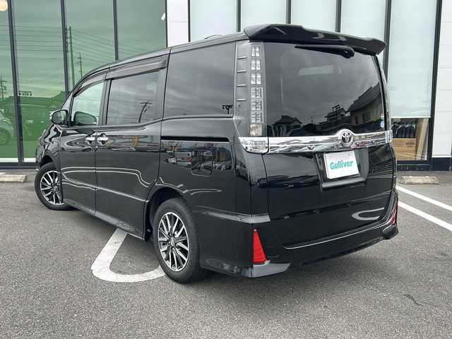 トヨタ ヴォクシー ZS 煌Ⅱ 岐阜県 2016(平28)年 6.5万km ブラック 登録時走行距離：64638km/純正SDナビ/バックカメラ/フルセグテレビ・Bluetooth・CD/両側パワースライドドア/レーンキープアシスト/プリクラッシュセーフティー/前後コーナーセンサー/ヘッドライトウォッシャー/ビルトインETC/LEDヘッドライト/オートライト/オートマチックハイビーム/ドアバイザー/純正フロアマット