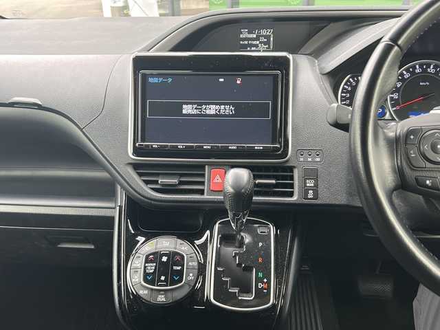 トヨタ ヴォクシー ZS 煌Ⅱ 岐阜県 2016(平28)年 6.5万km ブラック 登録時走行距離：64638km/純正SDナビ/バックカメラ/フルセグテレビ・Bluetooth・CD/両側パワースライドドア/レーンキープアシスト/プリクラッシュセーフティー/前後コーナーセンサー/ヘッドライトウォッシャー/ビルトインETC/LEDヘッドライト/オートライト/オートマチックハイビーム/ドアバイザー/純正フロアマット