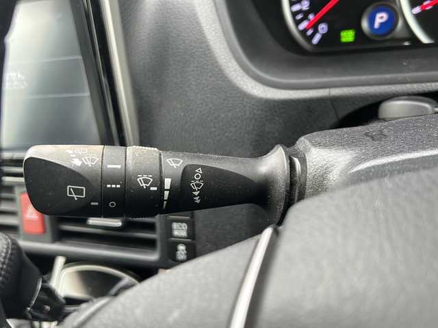 トヨタ ヴォクシー ZS 煌Ⅱ 岐阜県 2016(平28)年 6.5万km ブラック 登録時走行距離：64638km/純正SDナビ/バックカメラ/フルセグテレビ・Bluetooth・CD/両側パワースライドドア/レーンキープアシスト/プリクラッシュセーフティー/前後コーナーセンサー/ヘッドライトウォッシャー/ビルトインETC/LEDヘッドライト/オートライト/オートマチックハイビーム/ドアバイザー/純正フロアマット