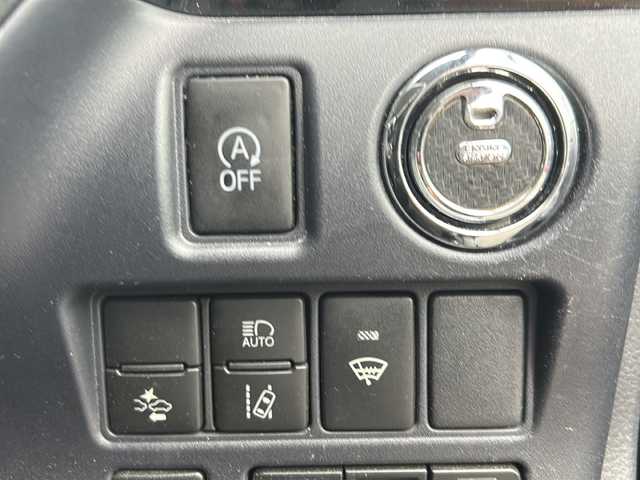 トヨタ ヴォクシー ZS 煌Ⅱ 岐阜県 2016(平28)年 6.5万km ブラック 登録時走行距離：64638km/純正SDナビ/バックカメラ/フルセグテレビ・Bluetooth・CD/両側パワースライドドア/レーンキープアシスト/プリクラッシュセーフティー/前後コーナーセンサー/ヘッドライトウォッシャー/ビルトインETC/LEDヘッドライト/オートライト/オートマチックハイビーム/ドアバイザー/純正フロアマット