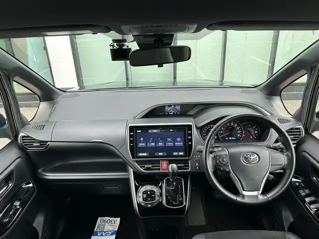 トヨタ ヴォクシー ZS 煌Ⅲ 香川県 2021(令3)年 6.7万km イナズマスパーキングブラックガラスフレーク 登録時走行距離：66749km/トヨタセーフティーセンス/純正10インチナビ/→フルセグTV/→Bluetooth/バックカメラ/ETC/ドライブレコーダー/クルーズコントロール/レーンキープアシスト/プッシュスタート/両側パワースライドドア/LEDヘッドライト/純正16インチアルミホイール/革巻きステアリング/ステアリモコン/ハーフレザーシート/電動格納ウィンカーミラー/スマートキー