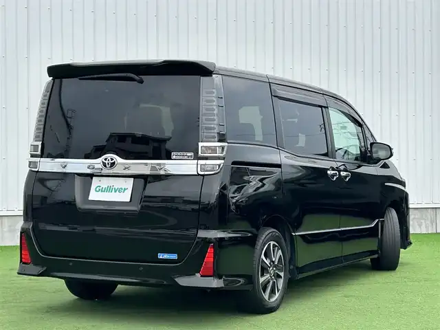 トヨタ ヴォクシー ZS 煌Ⅲ 香川県 2021(令3)年 6.7万km イナズマスパーキングブラックガラスフレーク 登録時走行距離：66749km/トヨタセーフティーセンス/純正10インチナビ/→フルセグTV/→Bluetooth/バックカメラ/ETC/ドライブレコーダー/クルーズコントロール/レーンキープアシスト/プッシュスタート/両側パワースライドドア/LEDヘッドライト/純正16インチアルミホイール/革巻きステアリング/ステアリモコン/ハーフレザーシート/電動格納ウィンカーミラー/スマートキー
