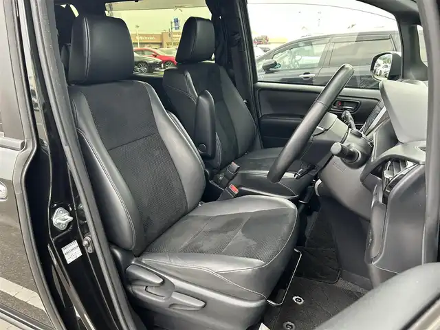 トヨタ ヴォクシー ZS 煌Ⅲ 香川県 2021(令3)年 6.7万km イナズマスパーキングブラックガラスフレーク 登録時走行距離：66749km/トヨタセーフティーセンス/純正10インチナビ/→フルセグTV/→Bluetooth/バックカメラ/ETC/ドライブレコーダー/クルーズコントロール/レーンキープアシスト/プッシュスタート/両側パワースライドドア/LEDヘッドライト/純正16インチアルミホイール/革巻きステアリング/ステアリモコン/ハーフレザーシート/電動格納ウィンカーミラー/スマートキー
