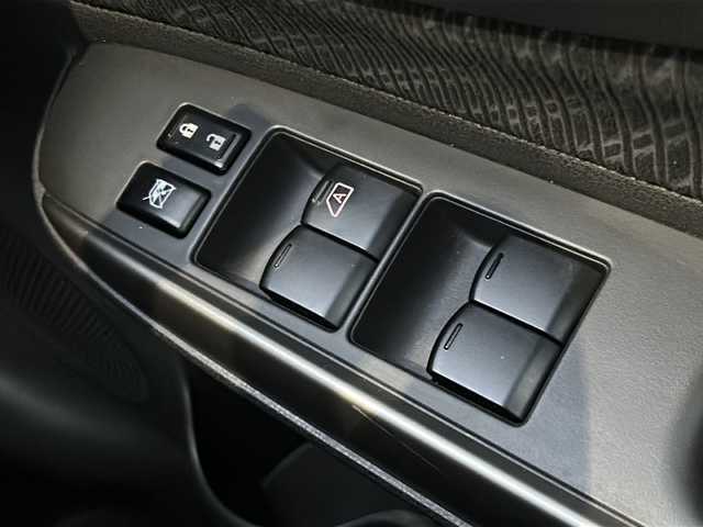 日産 ノート メダリスト 長崎県 2013(平25)年 6.1万km ソニックブルー ディーラーOP/SDナビ【MC313D-W】/・Bluetooth接続/・フルセグTV/・DVD再生/全方位カメラ・バックカメラ/ETC/ハーフレザーシート/D席ひじ置き/アイドリングストップ/ISOFIX/オートライト/革巻きステアリング/ヘッドライトレベライザー
