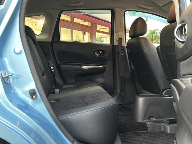 日産 ノート メダリスト 長崎県 2013(平25)年 6.1万km ソニックブルー ディーラーOP/SDナビ【MC313D-W】/・Bluetooth接続/・フルセグTV/・DVD再生/全方位カメラ・バックカメラ/ETC/ハーフレザーシート/D席ひじ置き/アイドリングストップ/ISOFIX/オートライト/革巻きステアリング/ヘッドライトレベライザー