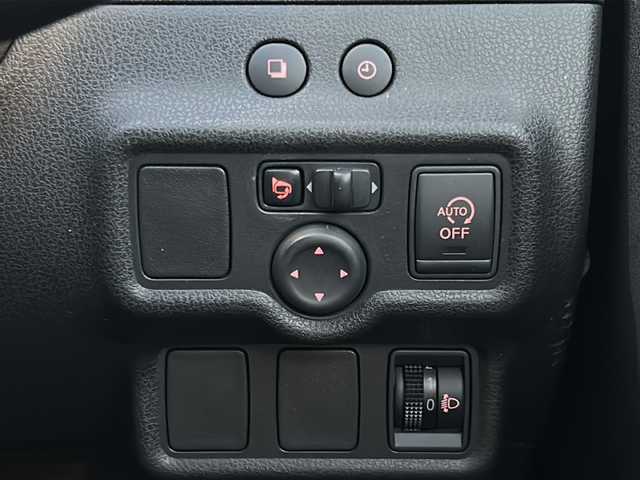 日産 ノート メダリスト 長崎県 2013(平25)年 6.1万km ソニックブルー ディーラーOP/SDナビ【MC313D-W】/・Bluetooth接続/・フルセグTV/・DVD再生/全方位カメラ・バックカメラ/ETC/ハーフレザーシート/D席ひじ置き/アイドリングストップ/ISOFIX/オートライト/革巻きステアリング/ヘッドライトレベライザー