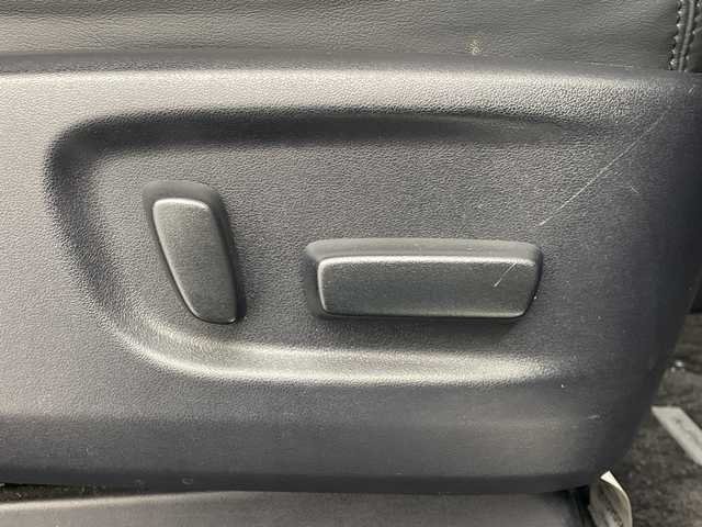 トヨタ アルファードハイブリット SR 愛知県 2015(平27)年 9.3万km ブラック 禁煙　純正１０型ナビ　純正フリップダウンモニター　クルーズコントロール　両側パワースライドドア　ハーフレザーシート　パワーシート　ビルトインＥＴＣ　バックカメラ　スマートキー　オートマチックハイ/純正10型ナビ/・Bluetooth/・CD/DVD/・フルセグテレビ/・SD音楽録音/純正フリップダウンモニター/バックカメラ/ハーフレザーシート/パワーシート/両側パワースライドドア/衝突軽減ブレーキ/レーンキープアシスト/オートマチックハイビーム/前後コーナーセンサー/クルーズコントロール/ビルトインETC/LEDヘッドライト