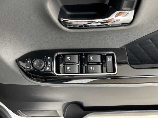 ダイハツ タント カスタム RS 鹿児島県 2019(令1)年 2.9万km ブラックマイカメタリック/シャイニングホワイトパール 社外メモリナビ　/（フルセグ/Bluetooth/DVD/CD/USB)　/バックカメラ　/両側パワースライドドア　/ＥＴＣ　/オートライト　/シートバックテーブル　/コーナーセンサー　/ベンチシート　/アイドリングストップ　/保証書　/取扱説明書