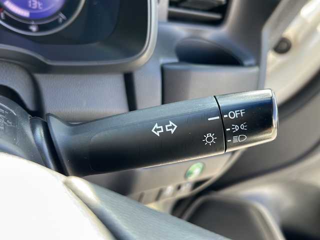 ホンダ フィット 13G Fパッケージ 兵庫県 2013(平25)年 13.9万km プレミアムホワイトパール 取扱説明書/保証書/純正ナビ（FM/AM/DISC/フルセグ/USB/Bluetooth/HDMI）/プッシュスタート/アイドリングストップ/スマートキー×２/ビルトインETC/純正フロアマット/「ステアリングリモコン