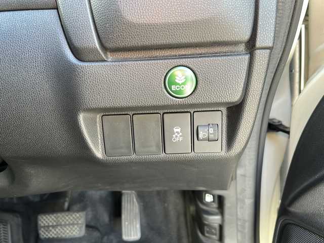 ホンダ フィット 13G Fパッケージ 兵庫県 2013(平25)年 13.9万km プレミアムホワイトパール 取扱説明書/保証書/純正ナビ（FM/AM/DISC/フルセグ/USB/Bluetooth/HDMI）/プッシュスタート/アイドリングストップ/スマートキー×２/ビルトインETC/純正フロアマット/「ステアリングリモコン