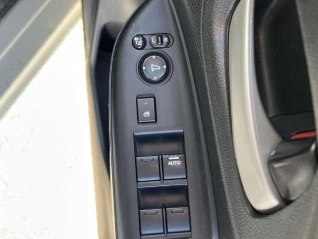 ホンダ フィット 13G Fパッケージ 兵庫県 2013(平25)年 13.9万km プレミアムホワイトパール 取扱説明書/保証書/純正ナビ（FM/AM/DISC/フルセグ/USB/Bluetooth/HDMI）/プッシュスタート/アイドリングストップ/スマートキー×２/ビルトインETC/純正フロアマット/「ステアリングリモコン