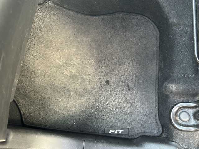 ホンダ フィット 13G Fパッケージ 兵庫県 2013(平25)年 13.9万km プレミアムホワイトパール 取扱説明書/保証書/純正ナビ（FM/AM/DISC/フルセグ/USB/Bluetooth/HDMI）/プッシュスタート/アイドリングストップ/スマートキー×２/ビルトインETC/純正フロアマット/「ステアリングリモコン