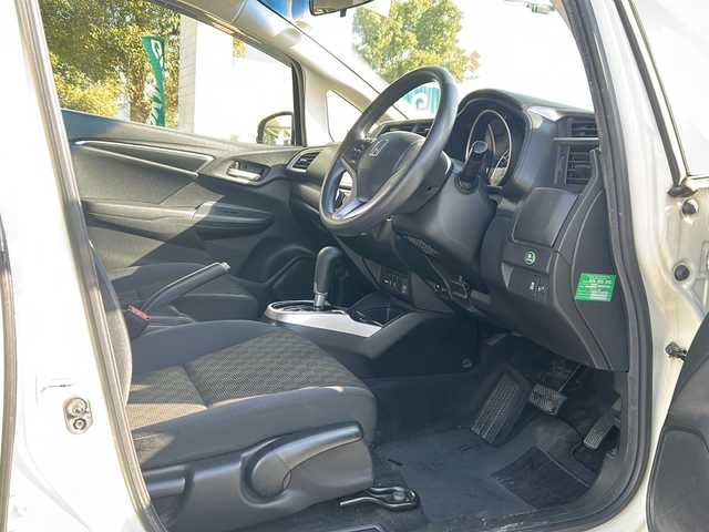 ホンダ フィット 13G Fパッケージ 兵庫県 2013(平25)年 13.9万km プレミアムホワイトパール 取扱説明書/保証書/純正ナビ（FM/AM/DISC/フルセグ/USB/Bluetooth/HDMI）/プッシュスタート/アイドリングストップ/スマートキー×２/ビルトインETC/純正フロアマット/「ステアリングリモコン