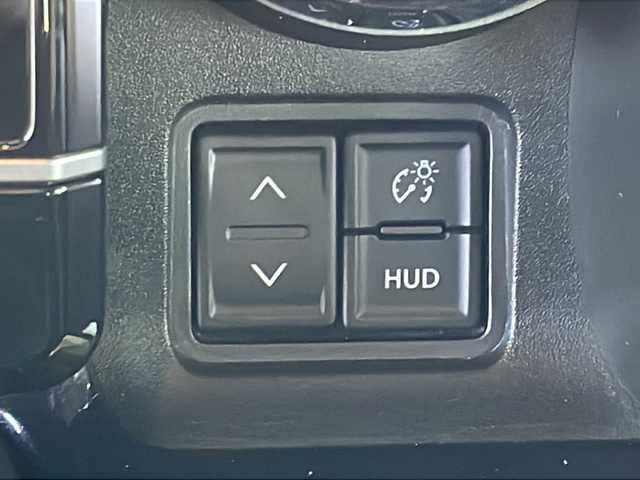 スズキ スペーシア カスタム HYBRID XS 愛知県 2021(令3)年 4.5万km ピュアホワイトP /禁煙車//メーカーナビ//AUDIO（AM・FM・DVD・CD・BlueTooth・ApplecarPiay）//フルセグテレビ//全方位カメラ・バックカメラ//クルーズコントール（追従機能有）//前方ドライブレコーダー（HDR１０３)//両側パワースライドドア//バックセンサー//ETC//LEDオートライト//車間距離制御システム//ヘッドアップディスプレイ//プリクラッシュ//レーンキープアシスト//シートヒーター（運転席）//オートリトラクトウィンカーミラー//コーナーセンサー//車線逸脱警報//リアサンシェード//運転切替スイッチ（Powerモー//スペアキー//ISOFIX//純正15インチAW//プリクラッシュ//トランクスポイラー//本革巻きステアリング//純正マット//純正ドアバイザー//横滑り防止//衝突安全ボディー//盗難防止システム//取扱説明書//記録簿//保証書//プライバシーガラス//UVカットガラス