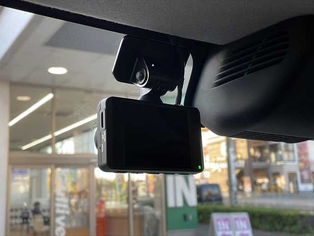 スズキ スペーシア カスタム HYBRID XS 愛知県 2021(令3)年 4.5万km ピュアホワイトP /禁煙車//メーカーナビ//AUDIO（AM・FM・DVD・CD・BlueTooth・ApplecarPiay）//フルセグテレビ//全方位カメラ・バックカメラ//クルーズコントール（追従機能有）//前方ドライブレコーダー（HDR１０３)//両側パワースライドドア//バックセンサー//ETC//LEDオートライト//車間距離制御システム//ヘッドアップディスプレイ//プリクラッシュ//レーンキープアシスト//シートヒーター（運転席）//オートリトラクトウィンカーミラー//コーナーセンサー//車線逸脱警報//リアサンシェード//運転切替スイッチ（Powerモー//スペアキー//ISOFIX//純正15インチAW//プリクラッシュ//トランクスポイラー//本革巻きステアリング//純正マット//純正ドアバイザー//横滑り防止//衝突安全ボディー//盗難防止システム//取扱説明書//記録簿//保証書//プライバシーガラス//UVカットガラス