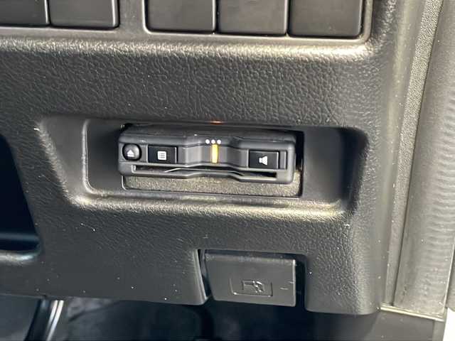 スズキ スペーシア カスタム HYBRID XS 愛知県 2021(令3)年 4.5万km ピュアホワイトP /禁煙車//メーカーナビ//AUDIO（AM・FM・DVD・CD・BlueTooth・ApplecarPiay）//フルセグテレビ//全方位カメラ・バックカメラ//クルーズコントール（追従機能有）//前方ドライブレコーダー（HDR１０３)//両側パワースライドドア//バックセンサー//ETC//LEDオートライト//車間距離制御システム//ヘッドアップディスプレイ//プリクラッシュ//レーンキープアシスト//シートヒーター（運転席）//オートリトラクトウィンカーミラー//コーナーセンサー//車線逸脱警報//リアサンシェード//運転切替スイッチ（Powerモー//スペアキー//ISOFIX//純正15インチAW//プリクラッシュ//トランクスポイラー//本革巻きステアリング//純正マット//純正ドアバイザー//横滑り防止//衝突安全ボディー//盗難防止システム//取扱説明書//記録簿//保証書//プライバシーガラス//UVカットガラス