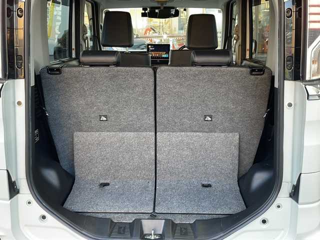 スズキ スペーシア カスタム HYBRID XS 愛知県 2021(令3)年 4.5万km ピュアホワイトP /禁煙車//メーカーナビ//AUDIO（AM・FM・DVD・CD・BlueTooth・ApplecarPiay）//フルセグテレビ//全方位カメラ・バックカメラ//クルーズコントール（追従機能有）//前方ドライブレコーダー（HDR１０３)//両側パワースライドドア//バックセンサー//ETC//LEDオートライト//車間距離制御システム//ヘッドアップディスプレイ//プリクラッシュ//レーンキープアシスト//シートヒーター（運転席）//オートリトラクトウィンカーミラー//コーナーセンサー//車線逸脱警報//リアサンシェード//運転切替スイッチ（Powerモー//スペアキー//ISOFIX//純正15インチAW//プリクラッシュ//トランクスポイラー//本革巻きステアリング//純正マット//純正ドアバイザー//横滑り防止//衝突安全ボディー//盗難防止システム//取扱説明書//記録簿//保証書//プライバシーガラス//UVカットガラス