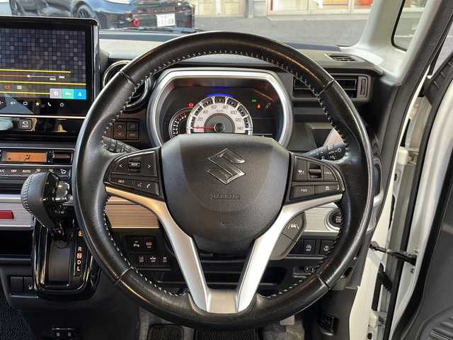 スズキ スペーシア カスタム HYBRID XS 愛知県 2021(令3)年 4.5万km ピュアホワイトP /禁煙車//メーカーナビ//AUDIO（AM・FM・DVD・CD・BlueTooth・ApplecarPiay）//フルセグテレビ//全方位カメラ・バックカメラ//クルーズコントール（追従機能有）//前方ドライブレコーダー（HDR１０３)//両側パワースライドドア//バックセンサー//ETC//LEDオートライト//車間距離制御システム//ヘッドアップディスプレイ//プリクラッシュ//レーンキープアシスト//シートヒーター（運転席）//オートリトラクトウィンカーミラー//コーナーセンサー//車線逸脱警報//リアサンシェード//運転切替スイッチ（Powerモー//スペアキー//ISOFIX//純正15インチAW//プリクラッシュ//トランクスポイラー//本革巻きステアリング//純正マット//純正ドアバイザー//横滑り防止//衝突安全ボディー//盗難防止システム//取扱説明書//記録簿//保証書//プライバシーガラス//UVカットガラス