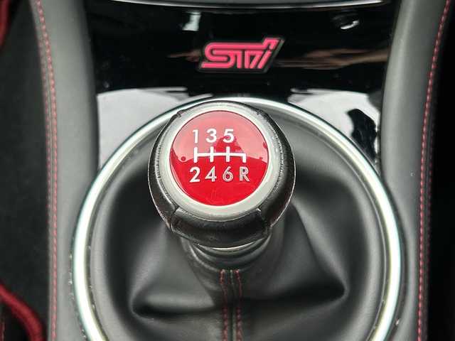 スバル ＷＲＸ ＳＴＩ STI タイプS 道北・旭川 2019(令1)年 3.2万km クリスタルホワイトP /4WD//禁煙車//ワンオーナー//STiスポイラー//大型リアスポイラー//純正メモリナビ//CD/DVD/SD/MSV/BT/USB/フルセグ//フロント・サイド・バックカメラ//BBS製18インチ鍛造アルミホイール//ビルシュタインダンパー//ブレンボキャリパー//RECAROハーフレザーシート//前席シートヒーター//アドバンスドセーフティパッケージ//ブラインドスポットモニター//リアビークルディクション//ビルトインETC//純正ドライブレコーダー//ハイビームアシスト//オートライト//LEDヘッドライト//リアフォグ//ヘッドライトウォッシャー//ミラーヒーター//フロントデアイサー//USBポート//レインセンサー//純正フロアマット//ドアバイザー//保証書//取説//純正STIアルミホイール夏タイヤ積込