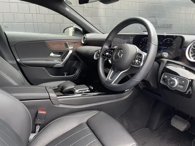 メルセデス・ベンツ Ｍ・ベンツ ＣＬＡ２００ｄ シューティングブレーク 三重県 2023(令5)年 1.2万km コスモスブラック ACC/レーダーセーフティ/ブラックレザーシート/シートヒーター/パワーシート/純正ナビ/バックカメラ/フルセグTV/アンビエントライト/電動リアゲート/純正ドライブレコーダー/純正18インチアルミ